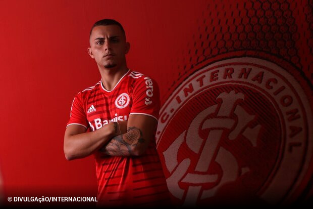 Internacional anuncia a contratação do atacante Wesley Moraes