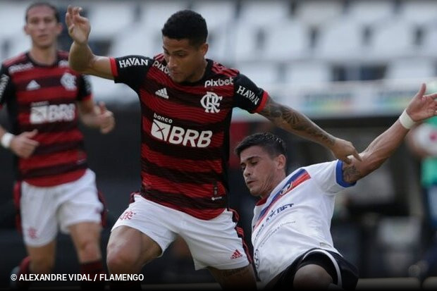 Santos vira sobre o Flamengo em jogo marcado por expulsão de