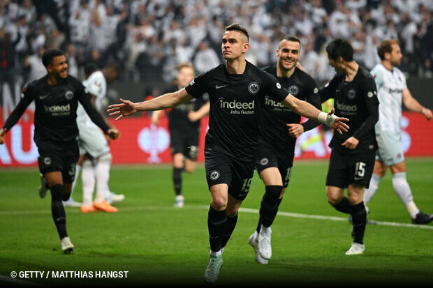 Com um a mais, Eintracht Frankfurt volta a vencer West Ham e vai  final da Liga Europa
