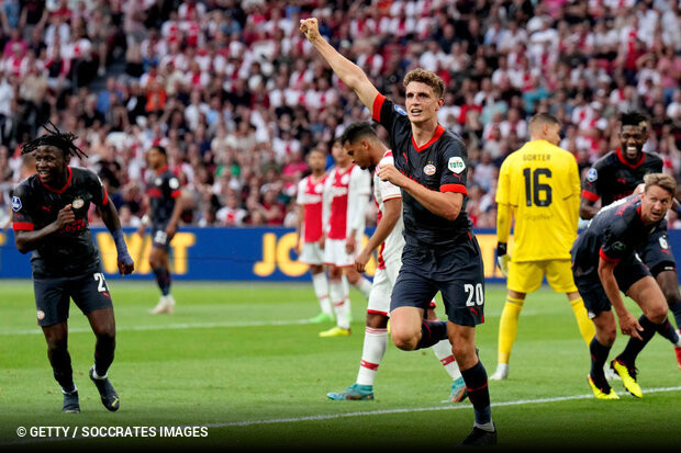 Com hat-trick de Guus Til, PSV supera Ajax e fatura Supercopa da Holanda