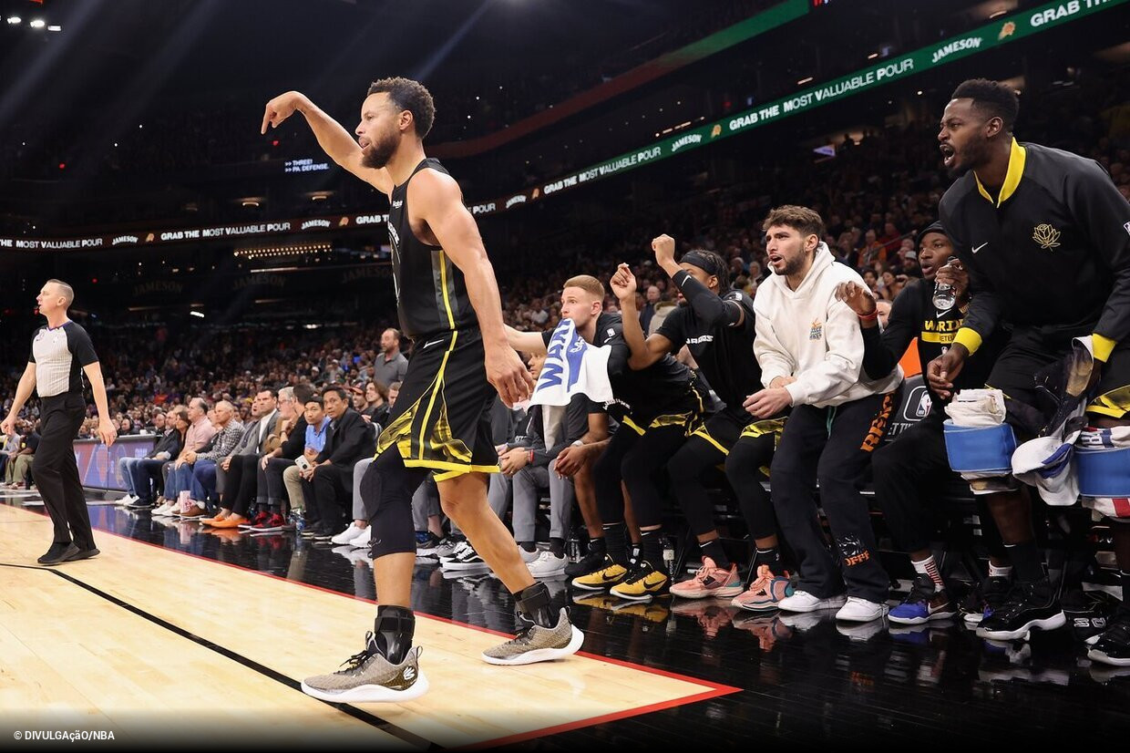 Stephen Curry anota 50 pontos e estabelece novo recorde na NBA