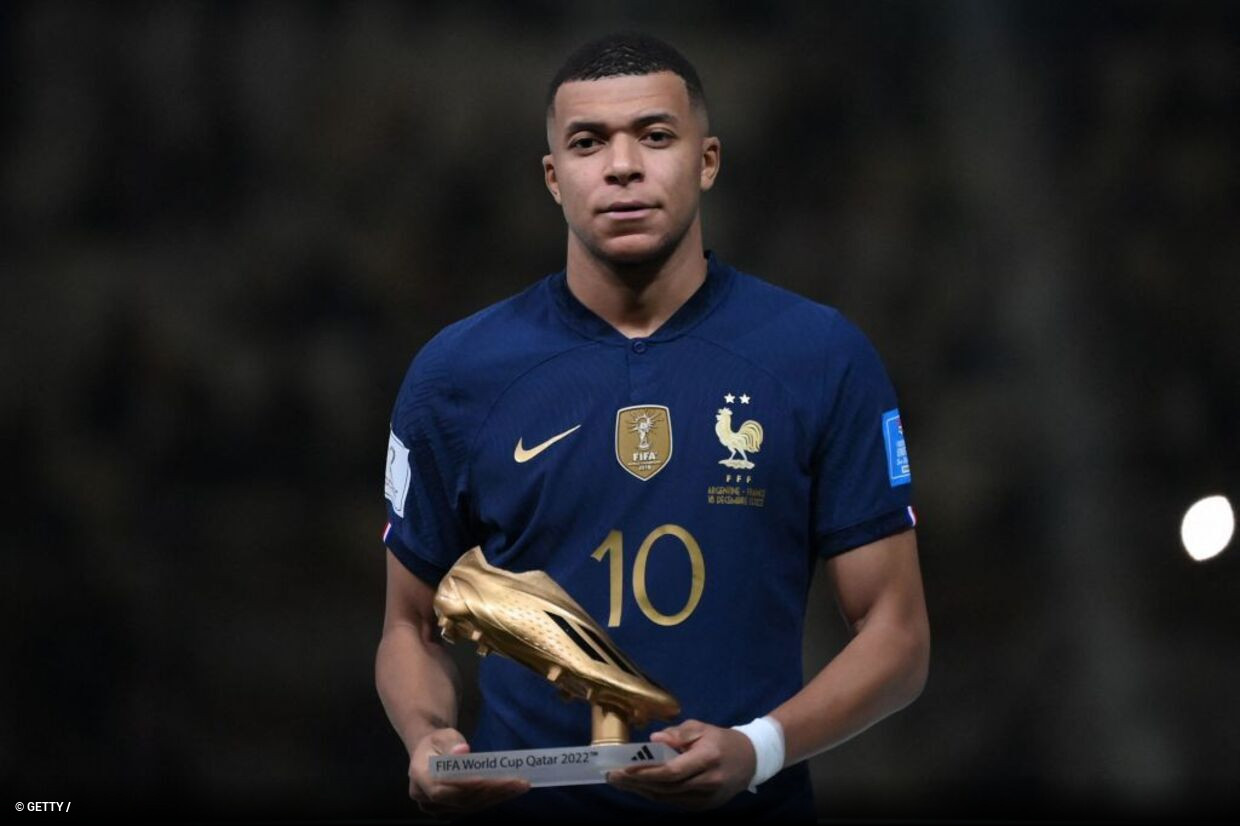 Mbappé se torna o 2º jogador a marcar hat-trick em final de Copa