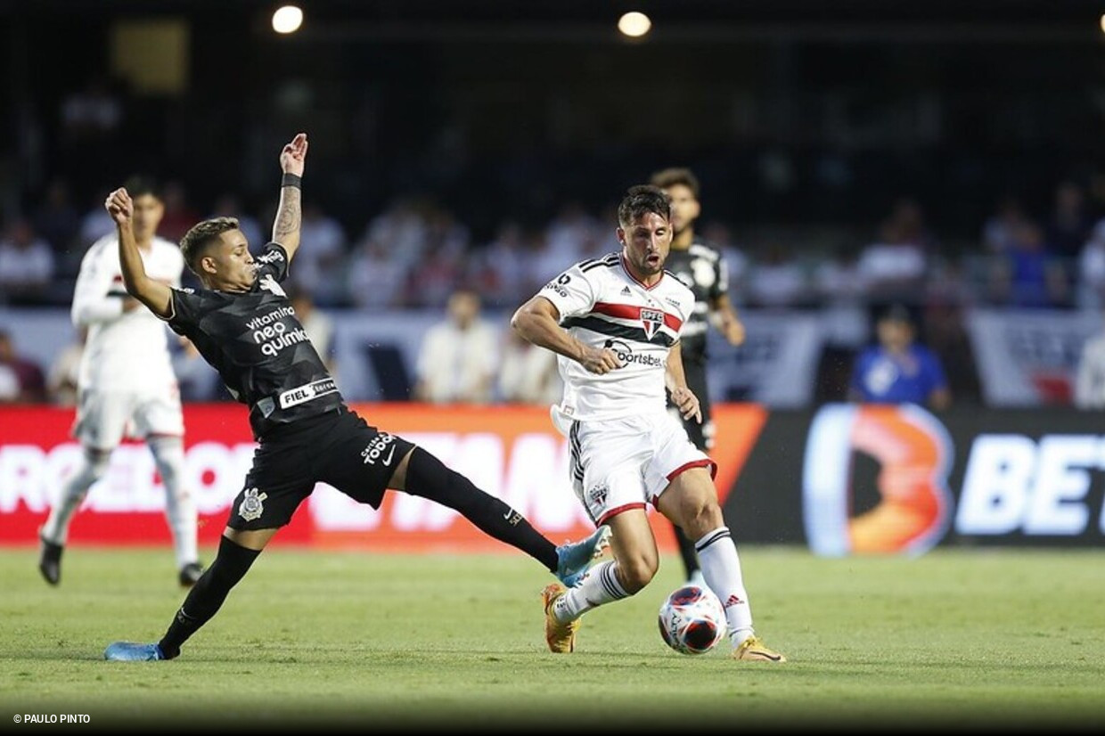 Corinthians bate São Paulo no fim e leva Paulista feminino com