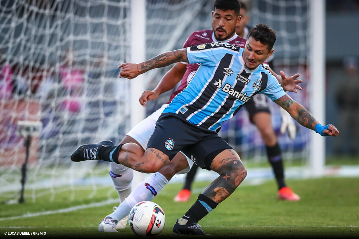 Atacante do Caxias que marcou dois gols contra o Inter se emociona: Vim da  base do Grêmio - O Bairrista