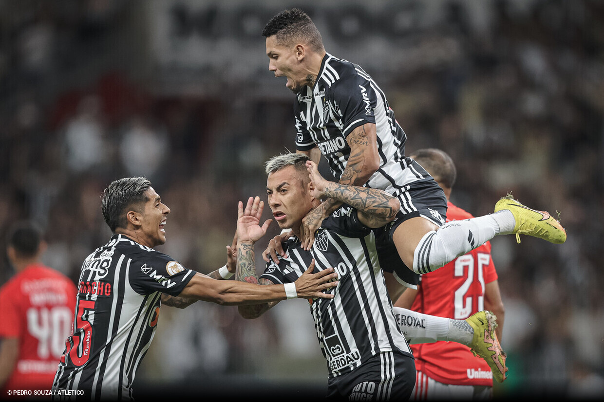 São Paulo vence o Corinthians pelo Campeonato Paulista Feminino e encosta  na liderança