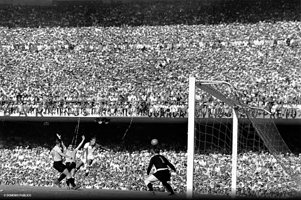 A história do futebol e quem trouxe o esporte para o Brasil - eBiografia