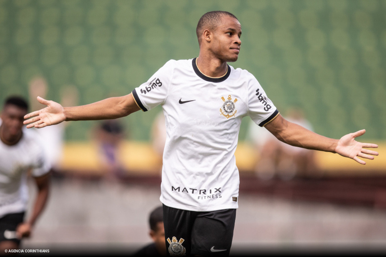 Ex-Corinthians recebe prêmios de Craque e Melhor Atacante do Campeonato  Russo; confira