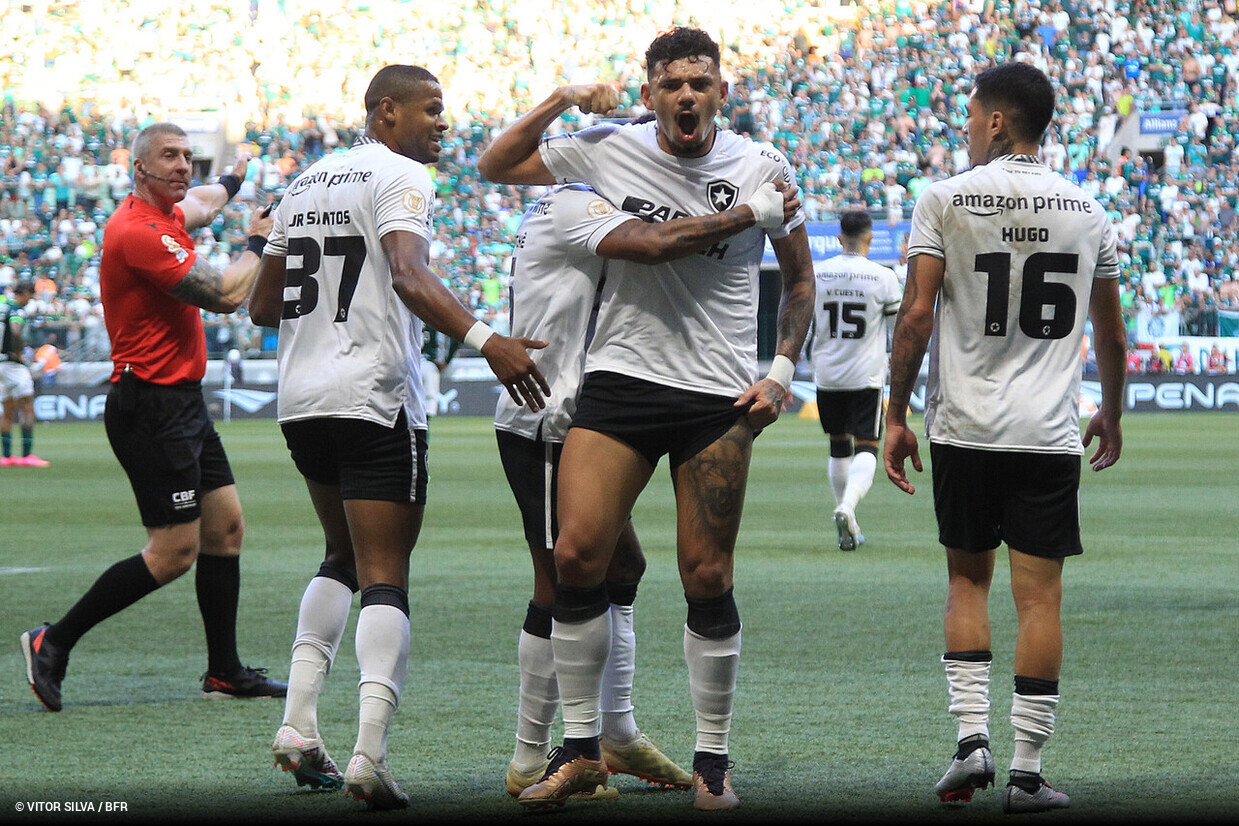 Em jogo de sete gols, Santos quebra jejum e vence o Goiás na Vila