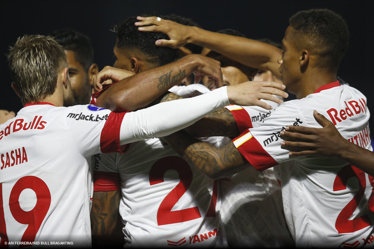 Corinthians vence o Red Bull Bragantino e ergue taça da Copa Paulista  feminina