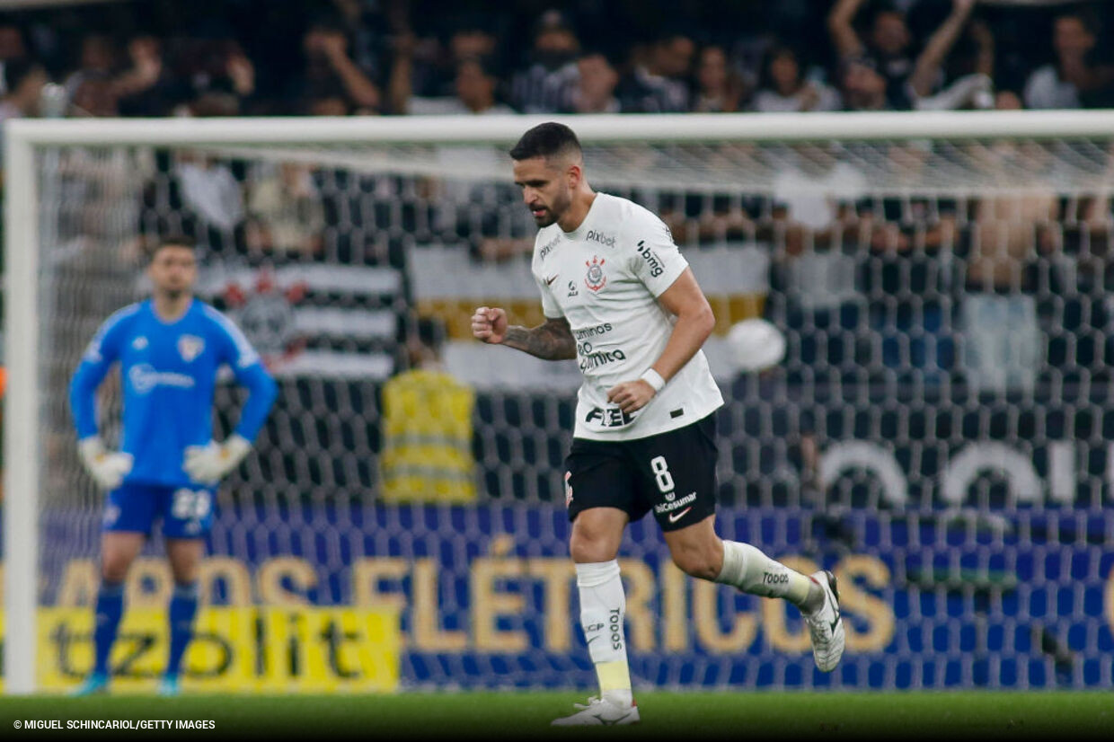 Melhor em campo, Renato Augusto elogia atuação do Corinthians