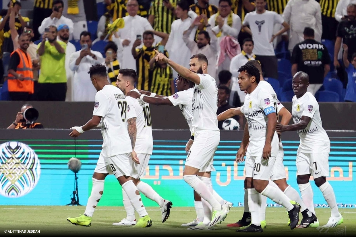 Com gol de Benzema, Al-Ittihad vence Al Khaleej e encosta no