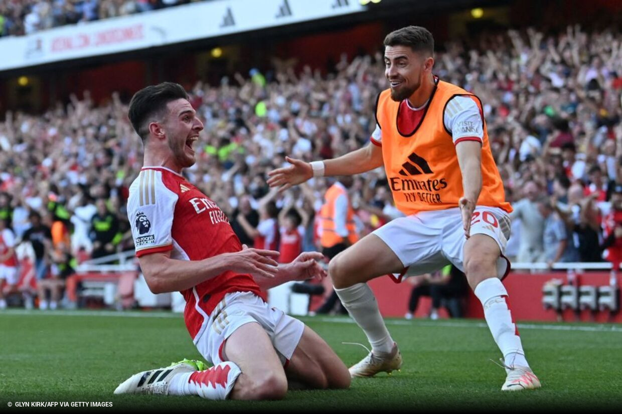 Arsenal vence Brighton e é líder à condição da Premier League