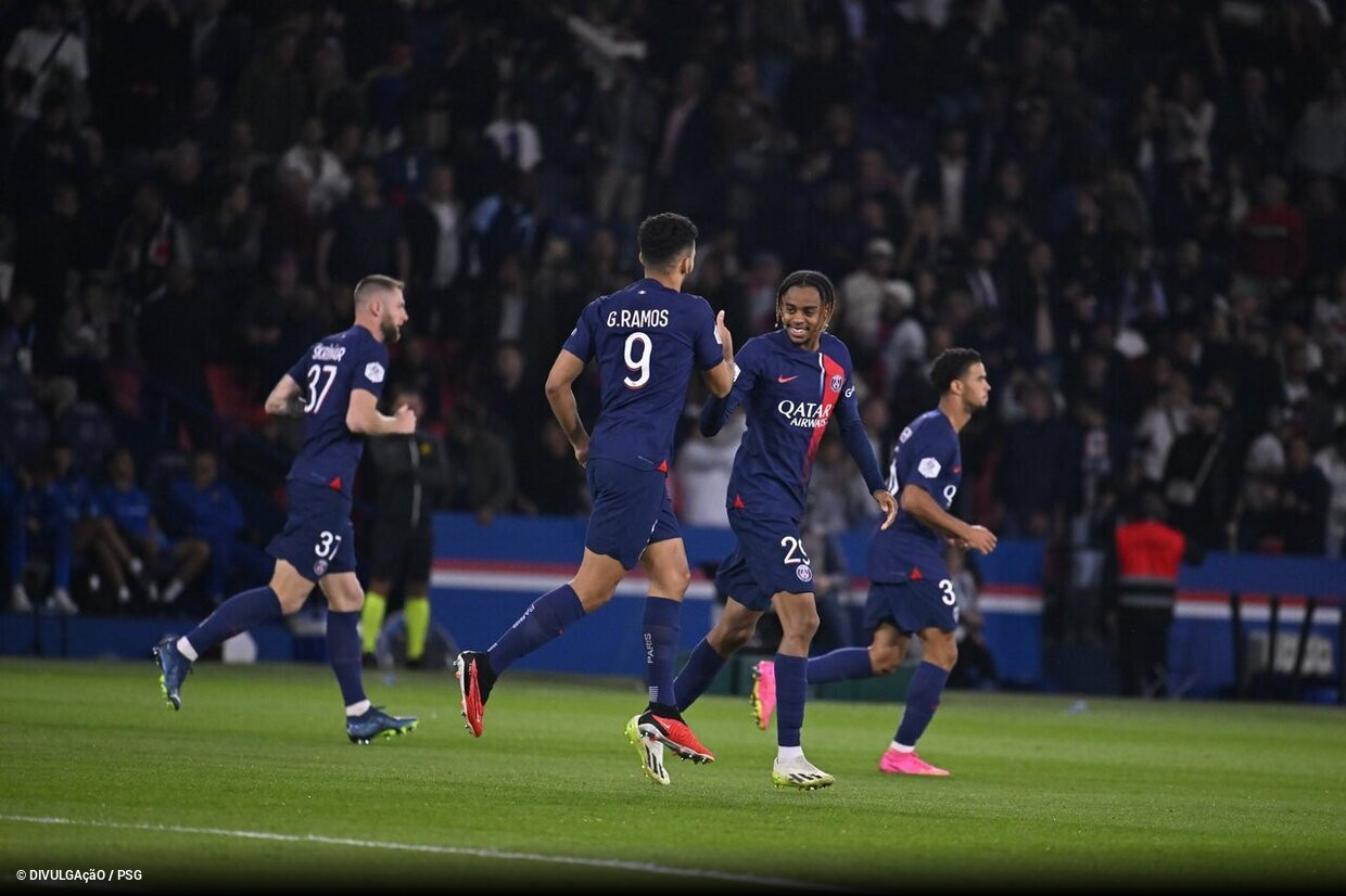 Mesmo oscilando, PSG domina e aplica goleada no Olympique de