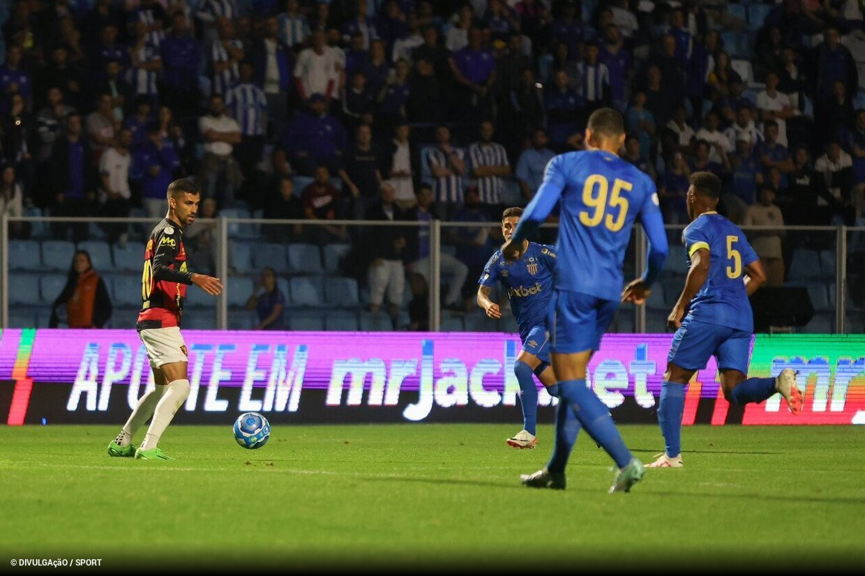 Histórico! Em jogo de oito gols, Chelsea arranca empate contra o