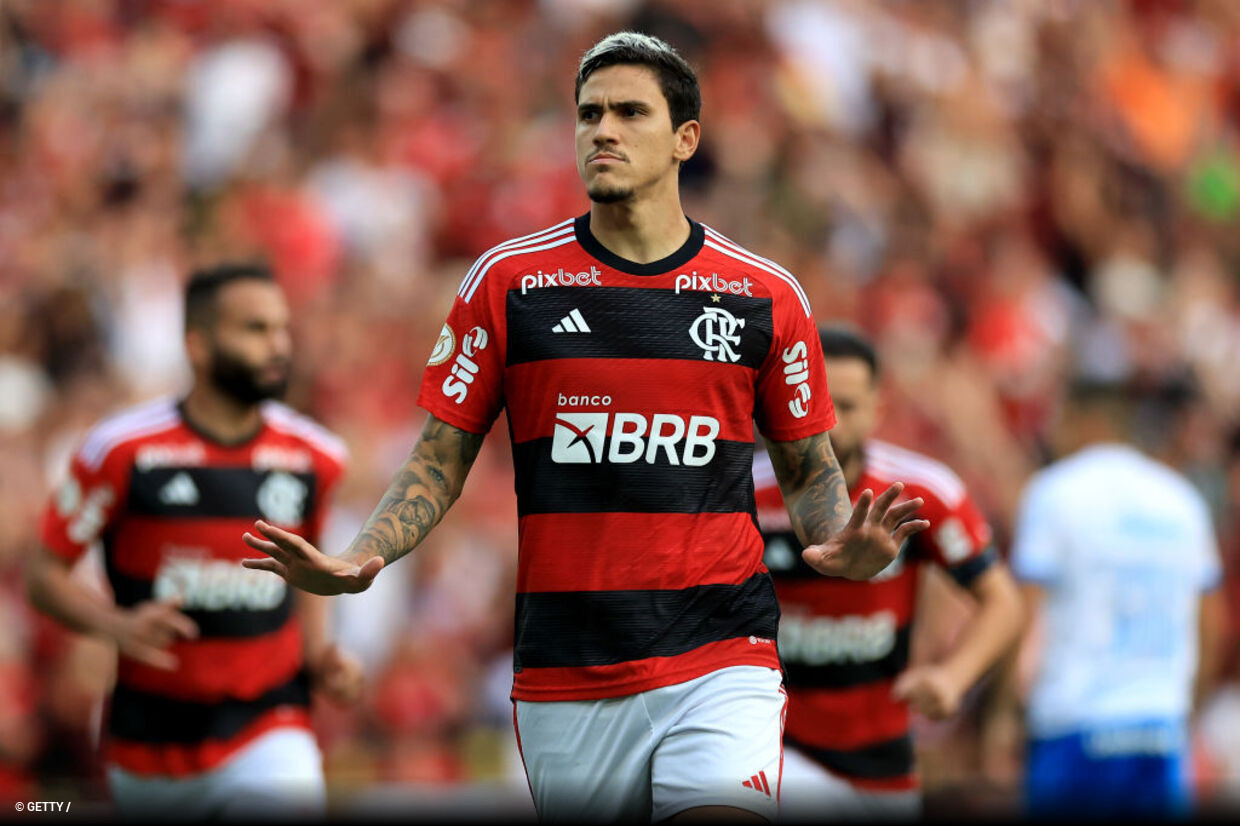 Com pênalti polêmico, Bahia perde para o Flamengo no Maracanã