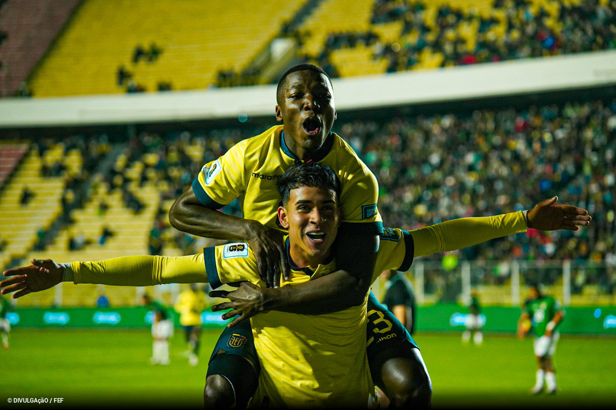 Angulo 'some' dos jogos do Santos e fica longe da Copa pelo Equador