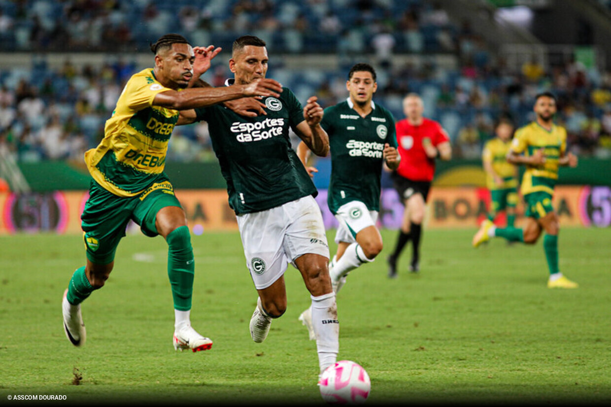 Palmeiras sai na frente, mas cede empate ao Bragantino no Brasileirão