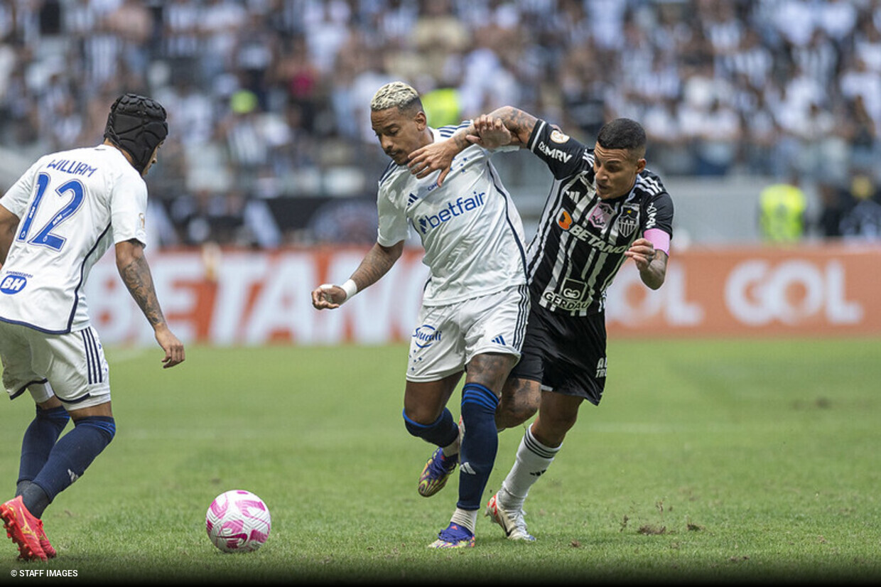 Cruzeiro e Santos raposa vence e assume ponta do Brasileirão