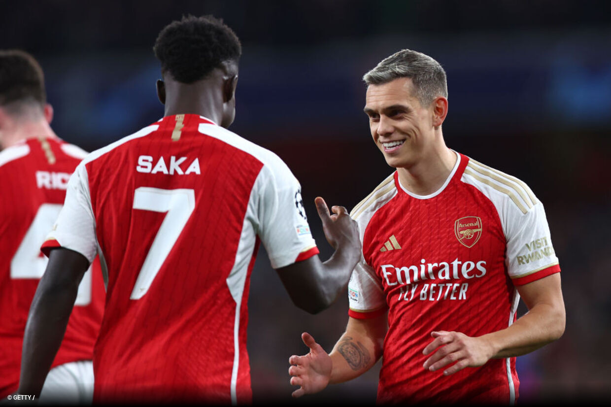 Arsenal bate PSV e garante classificação na Liga Europa