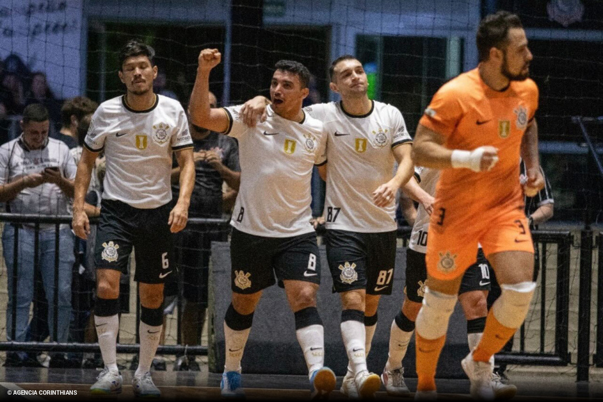 Corinthians faz 8 a 0 no Palmeiras e avança à final do Paulistão Feminino