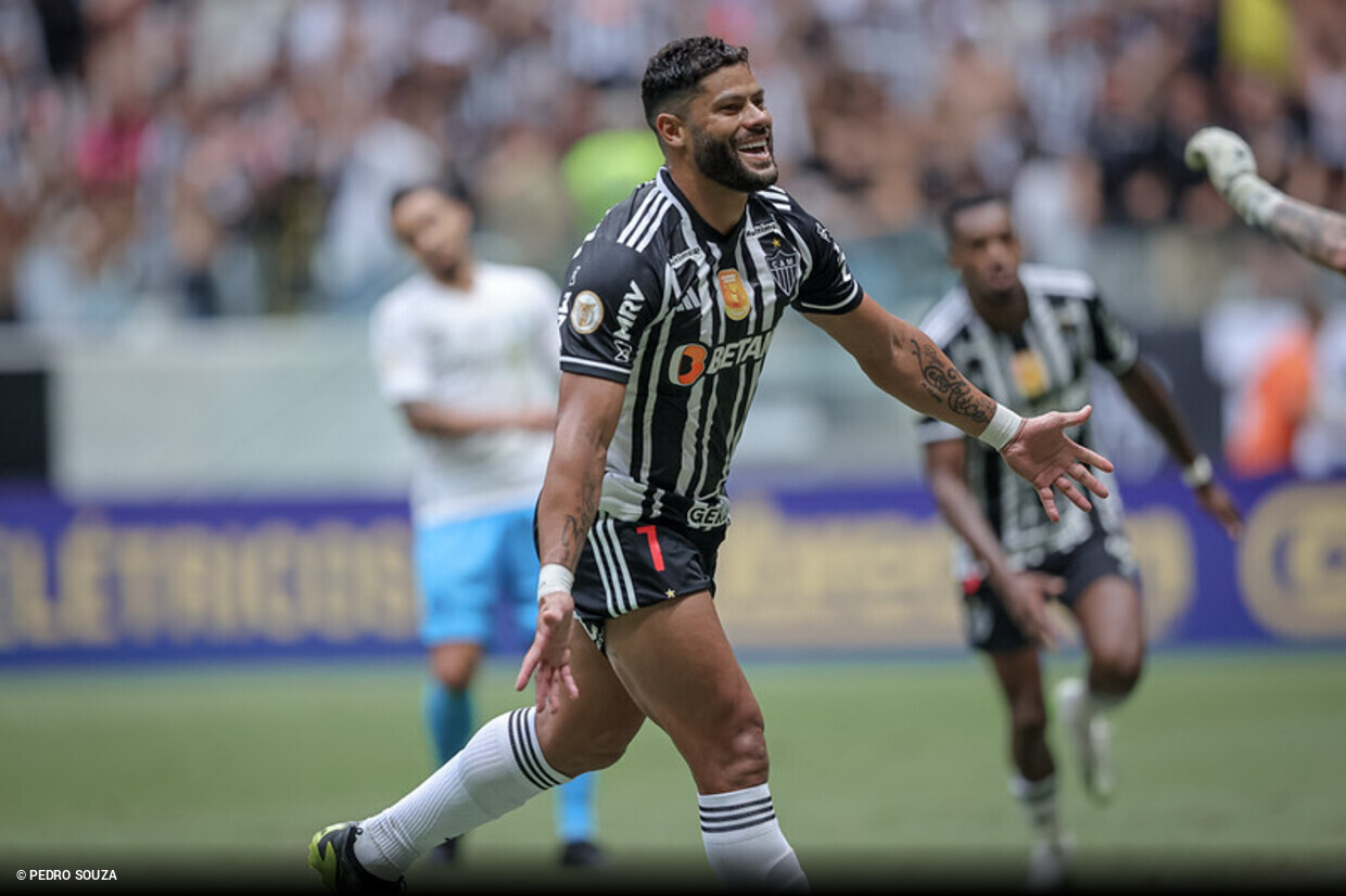 Flamengo 3 x 0 Palmeiras: Fla vence confronto direto e embola briga pelo  título do Brasileirão