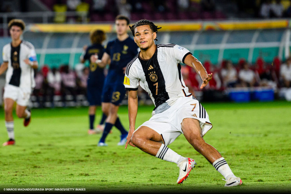 Taça do Mundial sub-17 fica em exposição neste final de semana