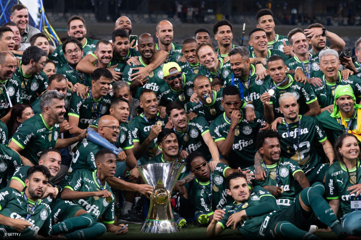 Governador entrega a taça de campeão na decisão do Campeonato Paulista