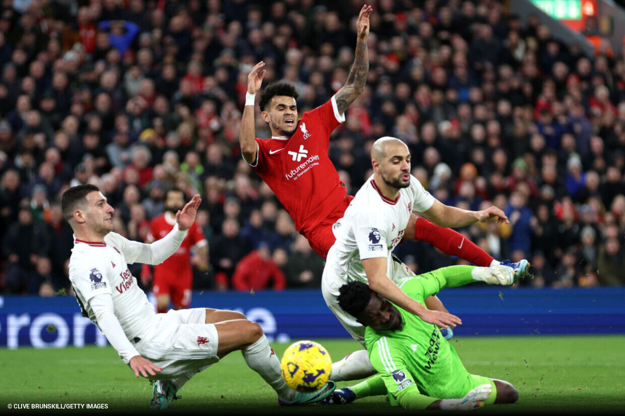 Liverpool empata com o United. Arsenal é o novo líder do Inglês