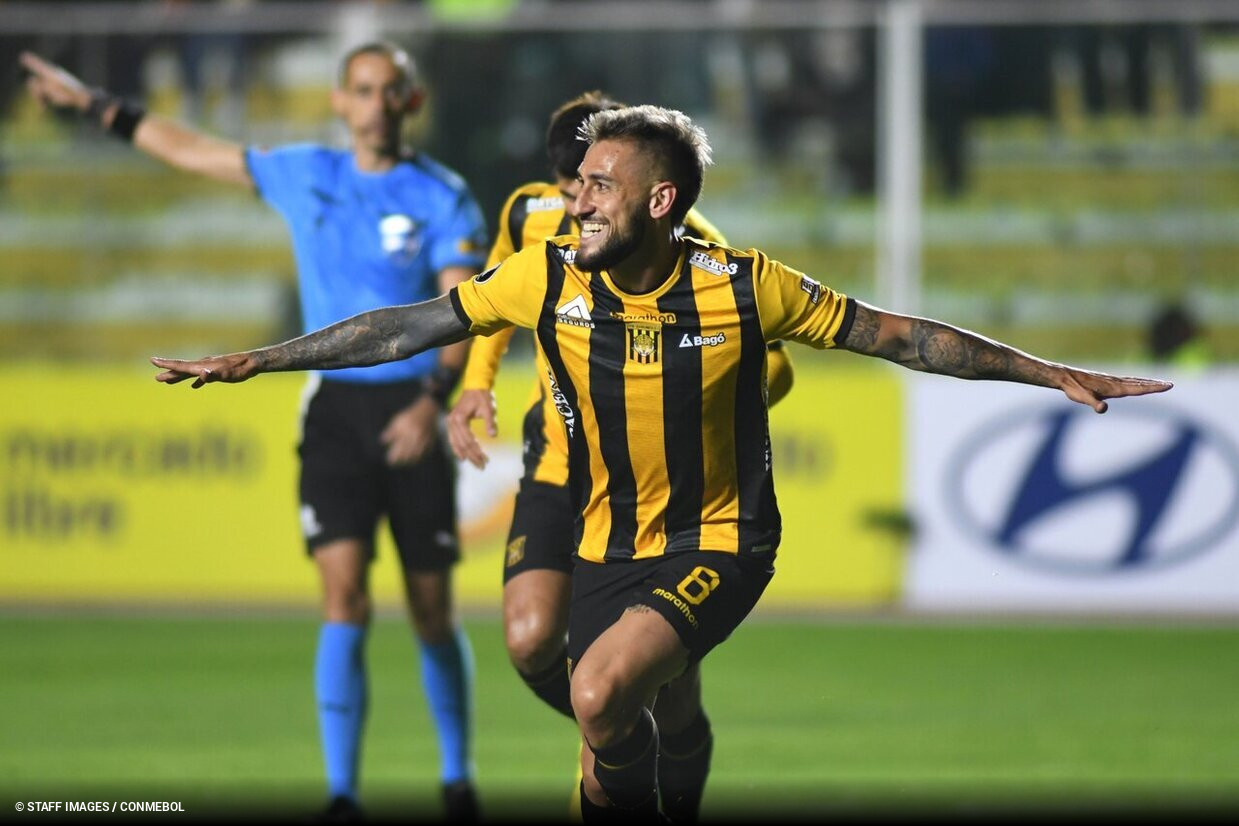 Grmio poupa titulares e estreia com derrota para The Strongest na Libertadores