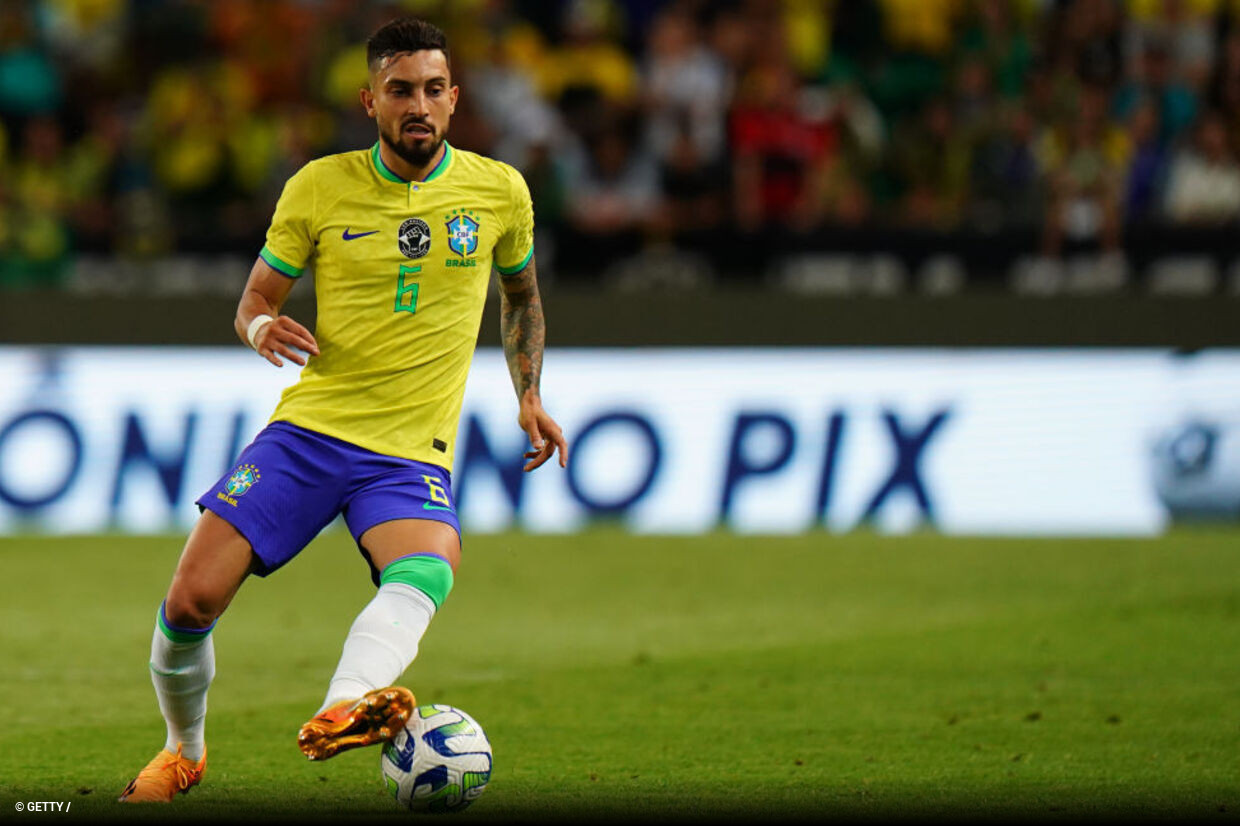 Alex Telles sobre tragdia no Sul: 'Estou ajudando como posso'