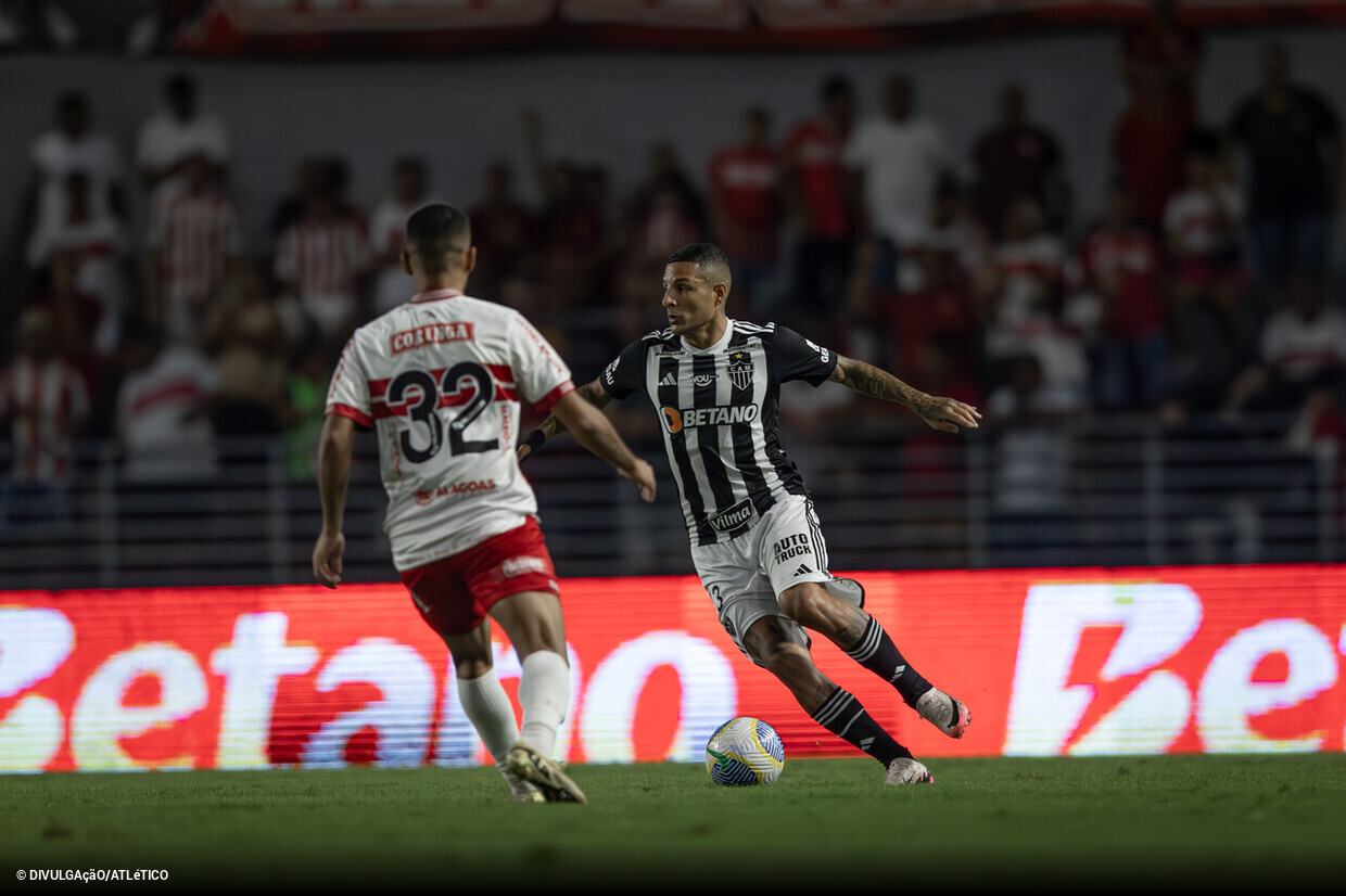 CRB abre 2 a 0 com seis minutos, Atltico empata e deciso fica para BH