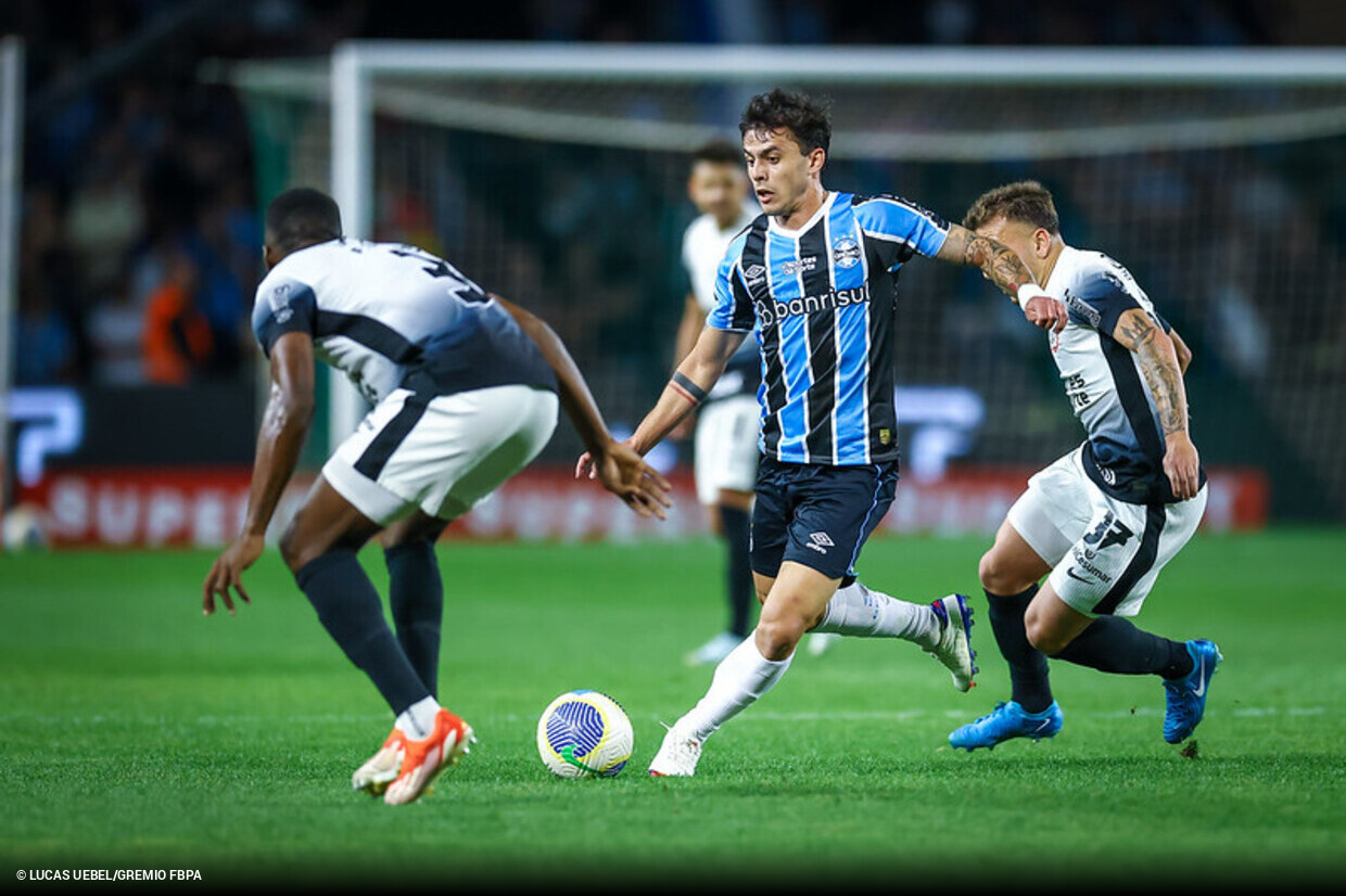 Grmio joga melhor, mas Corinthians segura resultado e passa nos pnaltis