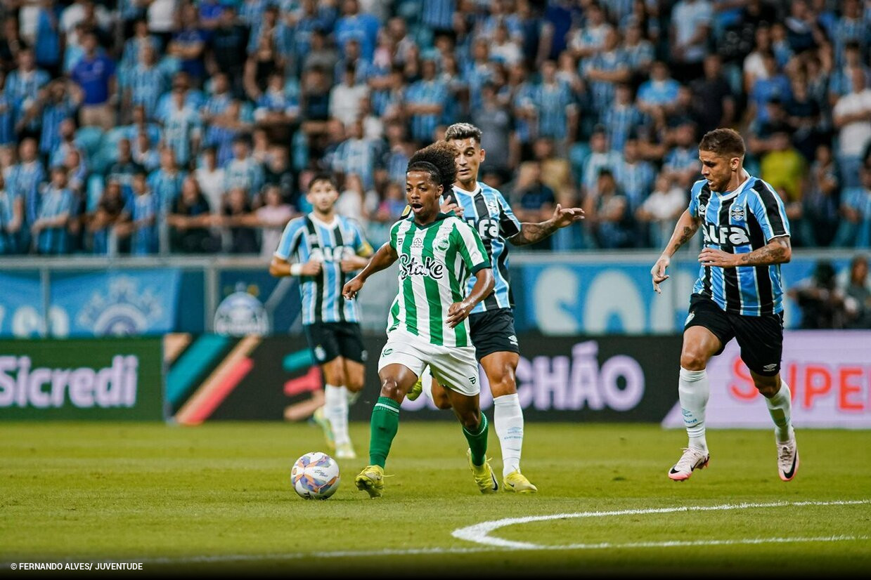 Grmio domina o Juventude no segundo tempo e larga em vantagem na semifinal