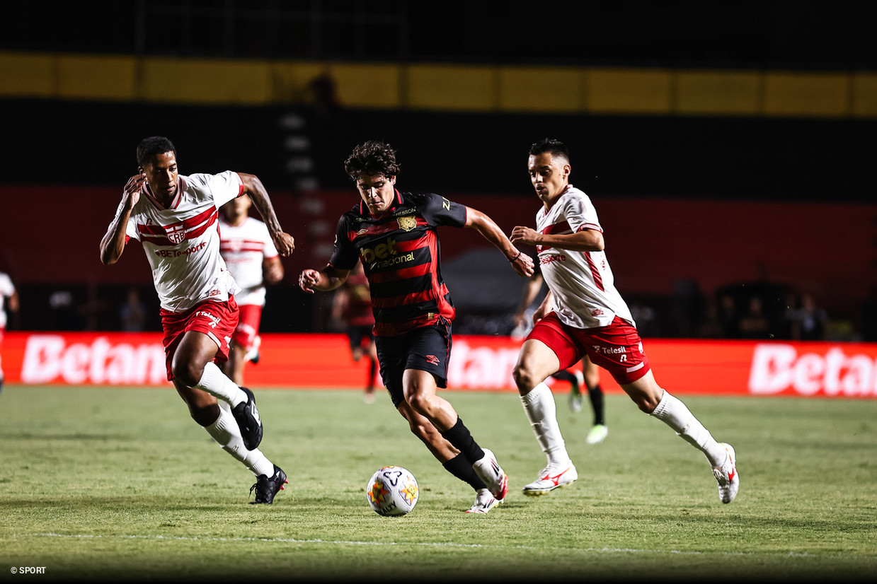 Sport bate CRB e assume a ponta da Copa do Nordeste
