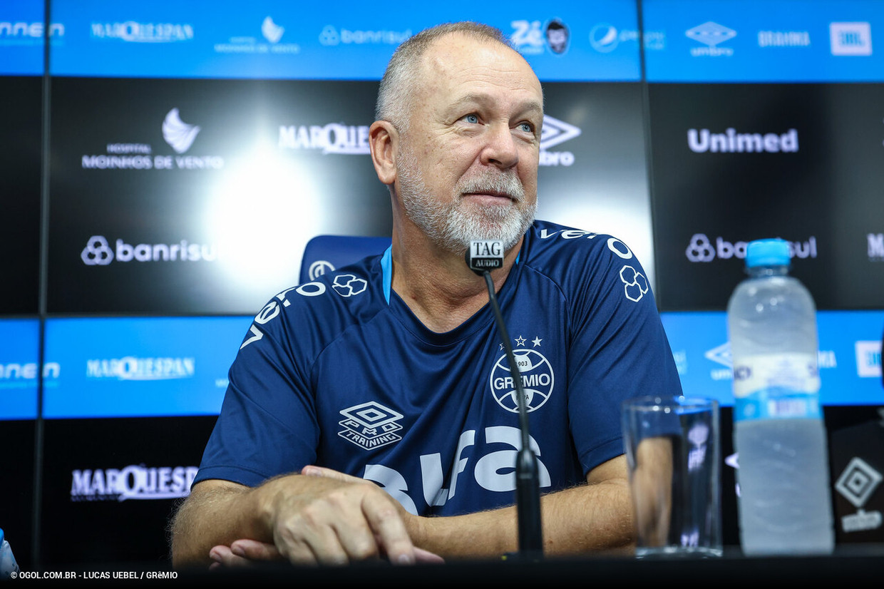 Mano Menezes refora ateno defensiva na chegada ao Grmio: 'No d para sofrer trs gols por jogo'