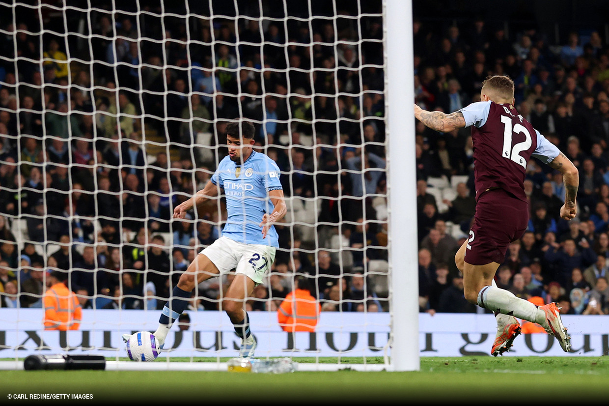 City vence o Aston Villa em confronto direto e encurta o caminho para a Champions