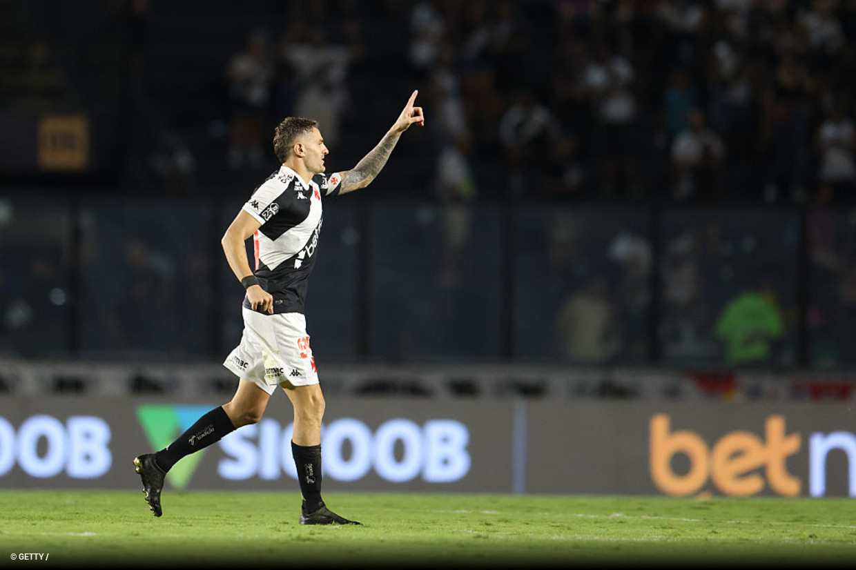 Vegetti faz dois, Vasco bate Fortaleza e respira fora do Z4