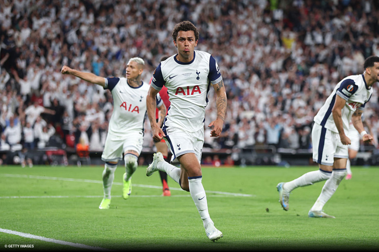 Tottenham encerra jejum de ttulos e deixa United sem salvao na temporada